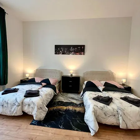 Zu Fuss Ins Zentrum, Nahe Arena Lägenhet