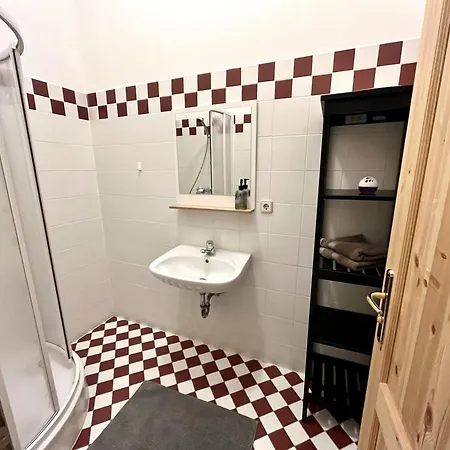 Zu Fuss Ins Zentrum, Nahe Arena Lägenhet